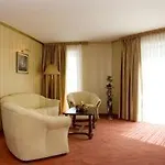 Mistral 4*