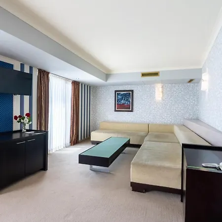 Mistral Hotell 4*