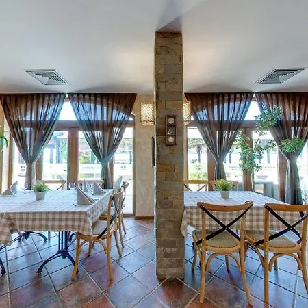 Mistral 4*