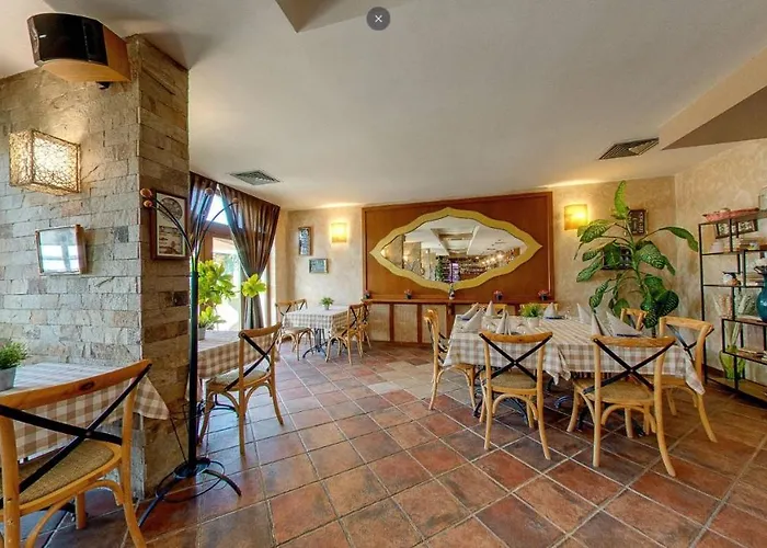 Hotel Mistral Baltsjik