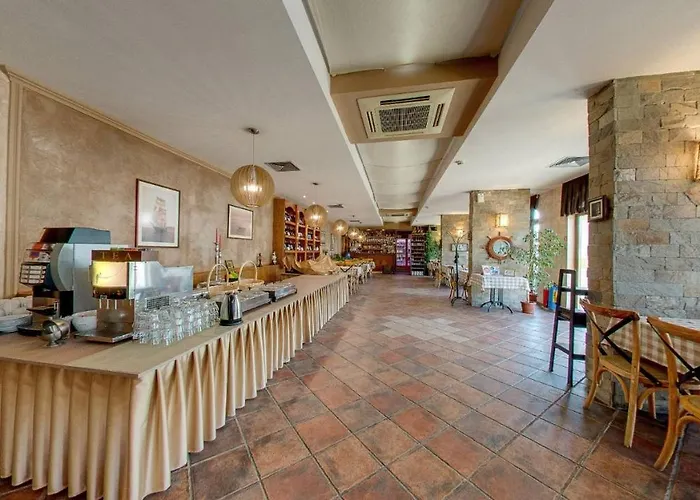 Hotel Mistral Baltsjik