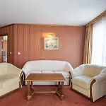 Mistral 4*