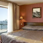 Mistral 4*